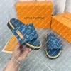 ESPLOSSIONE NUOVO Cuscino da piscina per piscina per piscina da donna Nuovo Mulo a comfort piatto 1acjvh blu denim blu a pista anatomico in pelle in rilievo etichetta in cinghia a largo cinghia anteriore microelaborate per micro -suola top