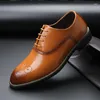 Kleiderschuhe Vintage Designer lässig Männer Leder Keil formelle Ladung Italiener Stil hochwertiger Hochzeitsbrogeschuh Schuh