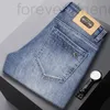 Heren jeans ontwerper 2024 high -end merk lente/zomer nieuwe casual slanke fit kleine rechte buis reliëteit met elastische katoenen dunne stijl ktbu