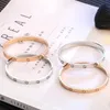 Bracelet en diamant Design Men and Woman pour la vente en ligne Bracelet de même style Nouveau design unique de conception unique avec des bracelets d'origine Cartiraa