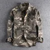 洗浄した綿のカモフラージュカーゴシャツの男性耐久性のある屋外ハイキング長袖のシャツ男性スポーツミリタリーカジュアルアウトウェアカミシア240407