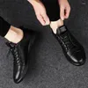 Scarpe casual classiche sneaker bianche uomini in pelle maschio stivali piatti neri stivali di calzatura superficiale Plus 47