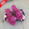 Ihålig designer sandaler tofflor bokstäver lyxig luxe claquette för kvinnors damer sommar pantoufle slider skjutreglage sandale kvinna mules sandles strandskor