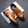 Kleiderschuhe Vintage Designer lässig Männer Leder Keil formelle Ladung Italiener Stil hochwertiger Hochzeitsbrogeschuh Schuh