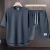 Mens Two Piece Set Summer Fashion Kort ärm T-shirt och shorts Lossa koreanska uppsättningar Män Designer Kläder Tracksuits240416