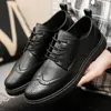 2024 Chaussures masculines Fashion Casual Leather Classic Business Robe for Men British Laceup Oxford Shoe Zapatos Hombre 240417