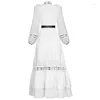 Vestidos casuais 2024 Fashion Runway Spring Spring Lantern Sleeve Hollow Out High Cingent Belted Elegante White Dress