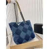 Sac de créateur Denim Sac à vaisselle fourre-tout Backpack Travel Designer Femme Body Sac à main le plus cher avec chaîne argentée Gabrielle Trichted Luxurys Ha