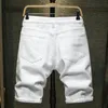 Witte jeans shorts mannen gescheurd gat gerafeld knie lengte klassieke eenvoudige mode casual slanke denim shorts mannelijke hoge kwaliteit 240420