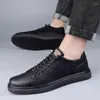 Lässige Schuhe Männer Leichte Outdoor-Turnschuhe Leder Oxford Jugend Mode Komfort flach nicht rutsches Tägliches Pendelbrett