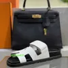 Chypre Leather Sandals Luxury Slippers Palm Paterment Entroll Mens for Mens and Womens Shoes Straight Line Slippers for Anti SlipはロゴHB365Eを持っています