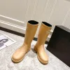 Botas de grife de tubo comprido borracha de borracha feminina vintage Sapatos casuais de chuva para chuva de chuva tênis de chuva curta