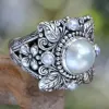 Bands Huitan Luxe trendy imitatie Pearl Flower Design Women Rings vintage esthetische bloemenaccessoires voor vrouwelijke bruiloftsjuwelen