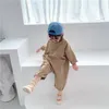 子供の服ジャンプスーツ秋の男の子カジュアルレターツールデニムベビーキッズ服日本韓国スタイル1-7 Y 240411