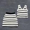 Serpaci a maglia da donna corto set abiti da design a strisce di lusso a maglia per magliette con gonna outfit lettera serbato