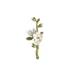Broszki m Oryginalny projekt wykwintna technologia lakieru do pieczenia białe kwiaty Magnolia Prosta moda 2024 Korea Południowa wczesna wiosna TR
