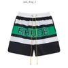 Rhude Shorts Mens 반바지 반바지 반바지 반바지 해변 메쉬 스트리트 스웨트 팬츠 농구 남자 제한 수영 무릎 길이 탄성 허리 힙합 높은 스포츠 훈련 반바지 531