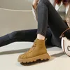 Bottes d'épaisses tendances à semelles en 2024 à la mode et polyvalentes augmentant les chaussures de plate-forme courte minceur