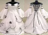 Renaissance Vintage Black and White Medieval Wedding Dresses Vestido De Novia Celtic Bridal Gowns with Fit and Flare Sleeves Flowe9058824