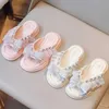 Slipper Summer Kids Slippers for Fashion Fashion Wrinestone Bow Beach Shoes Soft Sole -Slip Crystal Princess Shoes Casual Sandals Y240423