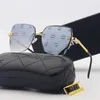 デザイナーのサングラス女性男性新しいモデルアイウェアスペシャルUV 400保護文字レッグダブルビームメタルフレームアウトドアブランドサングラス6色の箱