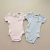 Rompers Summer Baby 0-12m Solid Boy Boy One-pièce à manches courtes Coton Coton Girl Bodys Bodys H240423