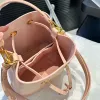 Bolso de diseñador bolso Bag Celebrity Matray Femenino Diseñador de lujo Nuevo bolso de cubo de cuero Bag de compras para mujeres Soporte de cartera de cartera de hombro para mujeres 20 cm