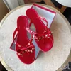 Flip Flops Summer Beach Shoes Rivets sandali a fiocchi Nuovo Fashio Europe States Designer Designer Scarpe da donna Sandali