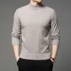 Camisetas 2022 Autumn e inverno Novos homens gola alta da gola alta da moda Moda Moda de cor de fundo grossa e quente Camisa masculina Roupas de marca