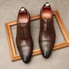 Chaussures habillées hommes Business Oxford Derby Générat en cuir pointu à bout pointu de la mode