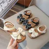 Sandali da ragazza slippista 2024 BAMBINI Estate Sandali FATTURA PRINCIPRISSA FASTO NUOVI SOLT BASSI DA CAUSAL SCARPE CAUSALE SCARPE OPEN-TOE BOTTOLE A PARTICHI OPENTO Y240423