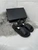 Designer Womens Sandale Summer Calfskin Chaussures plate-forme matelassée plate-forme à talons bas Talage Ferme de diamant Slippers Slip sur STRAPE CHEKLE Sandales ouvertes ouvertes