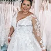 2021プラスサイズのウェディングドレスブライダルガウンv首の長袖レースアップアップレッドチュールスイープトレインカントリースタイルの花嫁ドレス