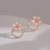 Charme boucles d'oreilles roses roses luxueuses adaptées aux femmes