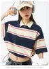 Polos femininos Japaneses Retro Retro Clashing Polo Modelo de manga curta Modelo de bainha Ajustável Camiseta solta casual