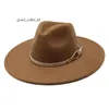 Kadınlar için Büyük Keçe Tasarımcı Şapkası Büyük Fedora Şapkası Erkekler Fedoras Toplu Kadın Adam Panama Caz Kapağı Geniş Kötü Şapkalar Kadın Erkek Kaplar 2024 Sonbahar Kış Toptan 861