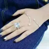 バンドHuitan Luxury Crystal Cubic Zirconia Rings Fashion Square shaped Finger Ring for Women Wedding Party Silver Color Band Jewelry