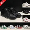 Svart vit designer casual skor ut kontor män kvinnor plattform platta-form chaussure topp låg designer sneakers sport promenad lyxtränare