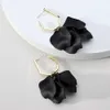 Chandelier de lustre coréen coréen acrylique pétales de rose boucles oreilles enrôlant pour les femmes 2022 Tendance de luxe Design de mariage Jewelry Accessoires D240323