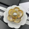 Designers Broche plaquée or en forme de fleur conçue pour les mignonnes filles de haute qualité filles mignonnes avec des bijoux de haute qualité incrustés de la broche