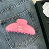 Designer Hair Clips Letters Love Shape Hair Claws Women Girls Elegante Shark Clip Haaraccessoires