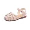 Slipper Sandalias 2023 Sommar Nya sandaler Girls Princess Riveted Anti Slip Roman Shoes Children Soft Sole Toe Sandaler Y240423