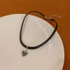 Halsketten Jwer Klassische klassische gotische schwarze Leder -Halshöre Drehmomente Herzheize Halsketten für Frauen Elegent Mode Schmuck Valentinstag Geschenke