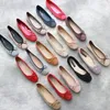 Casual Shoes 2024 Autumn Black Soft Läder Kvinnor Större storlekar 40 Ballettlägenheter Pekade tå Grunt mun slip-on loafer