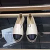 Nouvelles canaux en cuir chaussures de toile de toile de toile à limons en espadrilles femme de luxe orteil de capuche authentique en cuir pure couture à la main