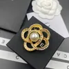 Designers Broche plaquée or en forme de fleur conçue pour les mignonnes filles de haute qualité filles mignonnes avec des bijoux de haute qualité incrustés de la broche