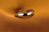 Banden vervagen nooit eenvoudige witgouden kleur Tibetaanse zilveren ringen voor dames mannen 4mm roestvrijstalen trouwringliefhebbers cadeau sieraden