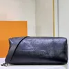 Büyük Tasarımcı Duffle Bag Erkekler Tote Çanta Duffel Bag Zincir Seyahat Çantaları Sport Açık Tasarımcı Bagaj Çantası Kabartmalı Siyah Lüks Çanta Tavaları Kadın Omuz Çantası Hediye