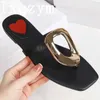 Slippers Flat Slip on Mules Ladies chaussures Summer 2024 Peep Toe Flip Flop Shoe femelle Slipper Party décontractée décor en métal paresseux MUTLICOLOR