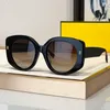 Solglasögon för män Kvinnor Designer 040 VI Summer Fashion Stylish High Street Traveler Style Anti-ultraviolet Retro Plate Oval Full Frame Glasses Random Box